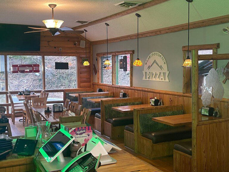 Ski Mountain Pizza
